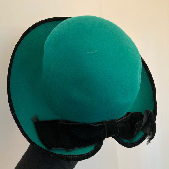 Darling green hat with brim - Picture 2 of 4